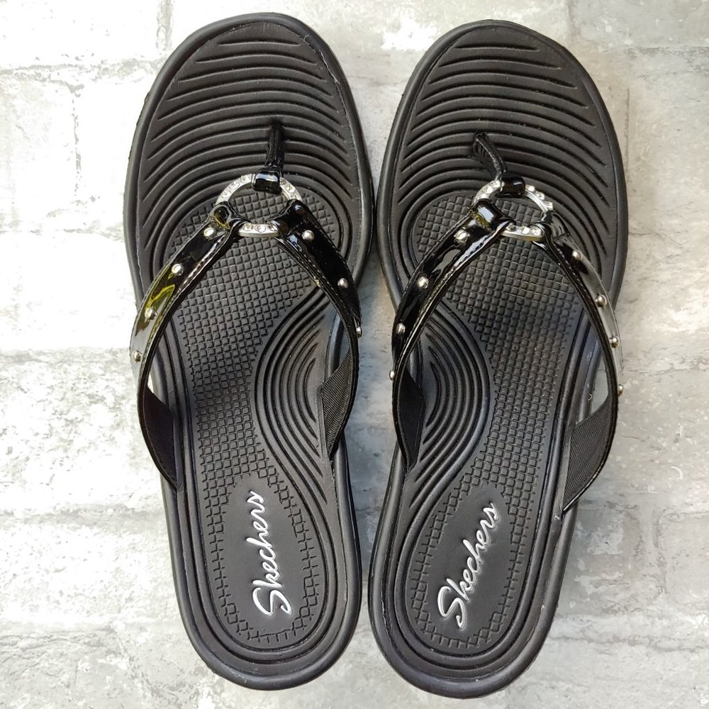 Skechers Cali Size 7 Women's Sandals in Black Rumbler Kitty Thong in Box